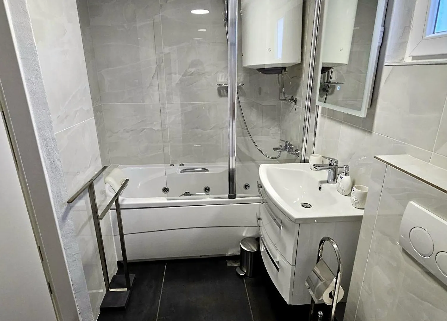 Domagoj - Luxury Apartments With Heated Swimming Pool, Jacuzzi And Seaview Rijeka