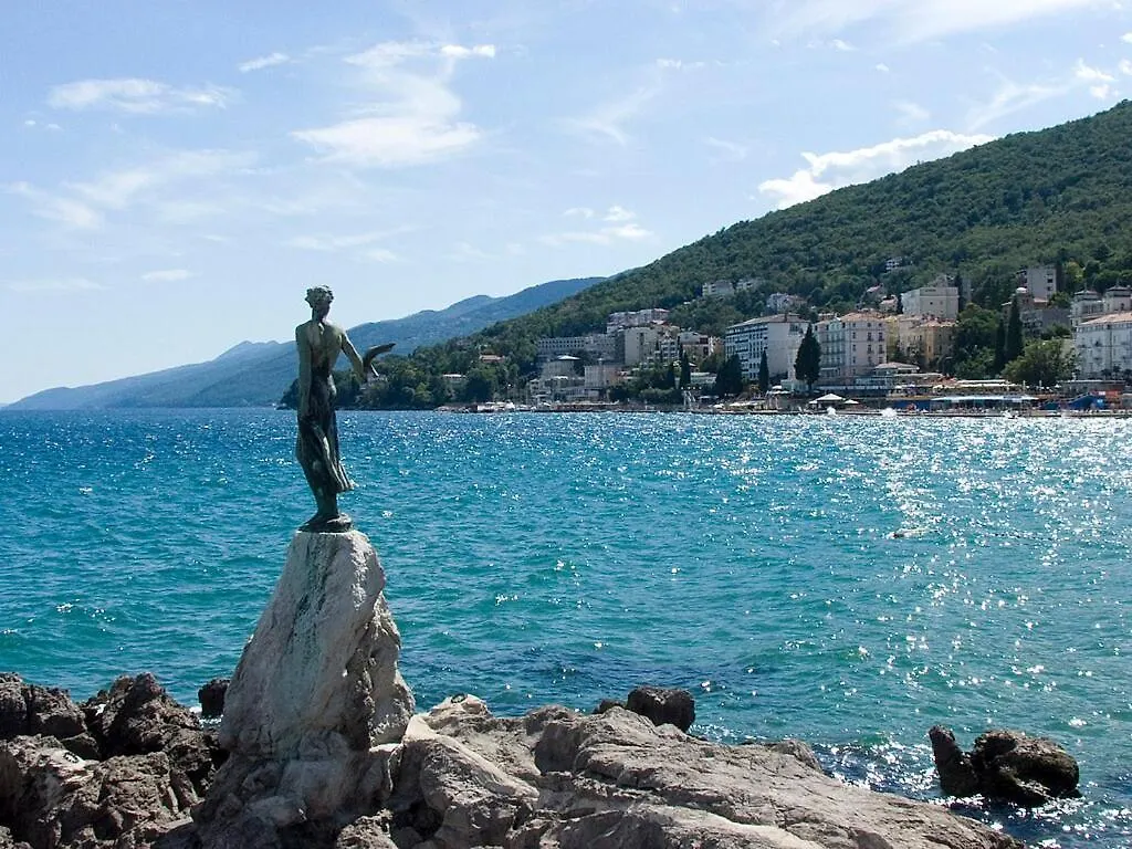 Domagoj - Luxury Apartments With Heated Swimming Pool, Jacuzzi And Seaview Rijeka